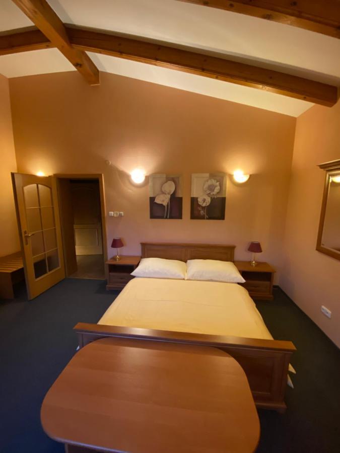 Selsky Dvur Perstejn Hotel Exterior photo