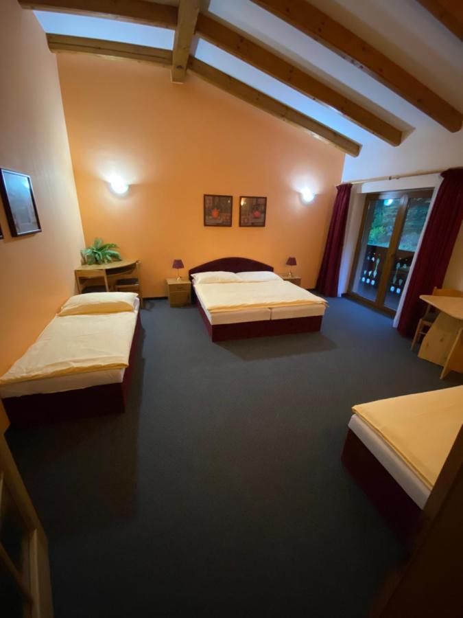 Selsky Dvur Perstejn Hotel Exterior photo