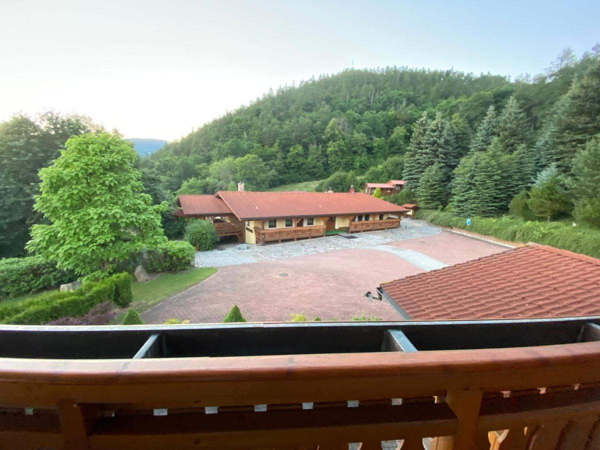Selsky Dvur Perstejn Hotel Exterior photo